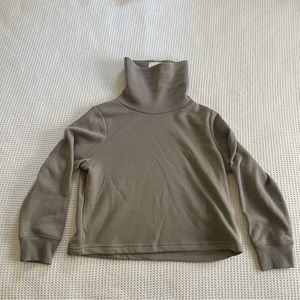 Women’s Zara Turtle Neck Size Large